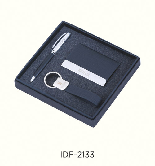 Cardholder, pen and keychain gift set in black