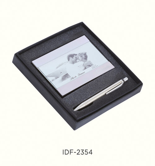 Pen set with photo frame